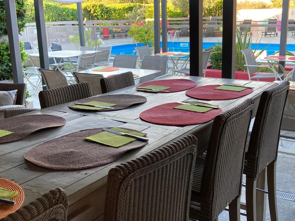 Logis Hotel Restaurant Les Aubuns Caissargues Buitenkant foto