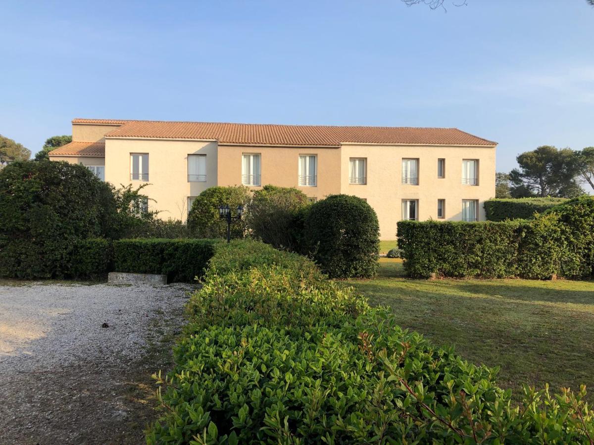 Logis Hotel Restaurant Les Aubuns Caissargues Buitenkant foto