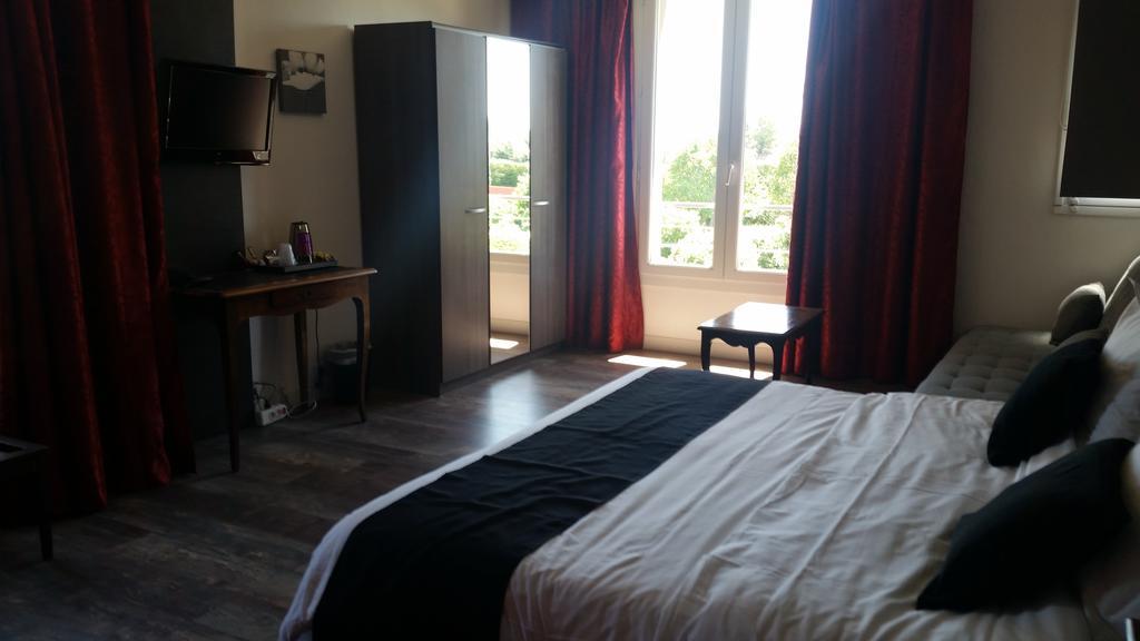 Logis Hotel Restaurant Les Aubuns Caissargues Buitenkant foto