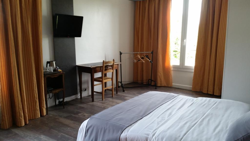 Logis Hotel Restaurant Les Aubuns Caissargues Buitenkant foto