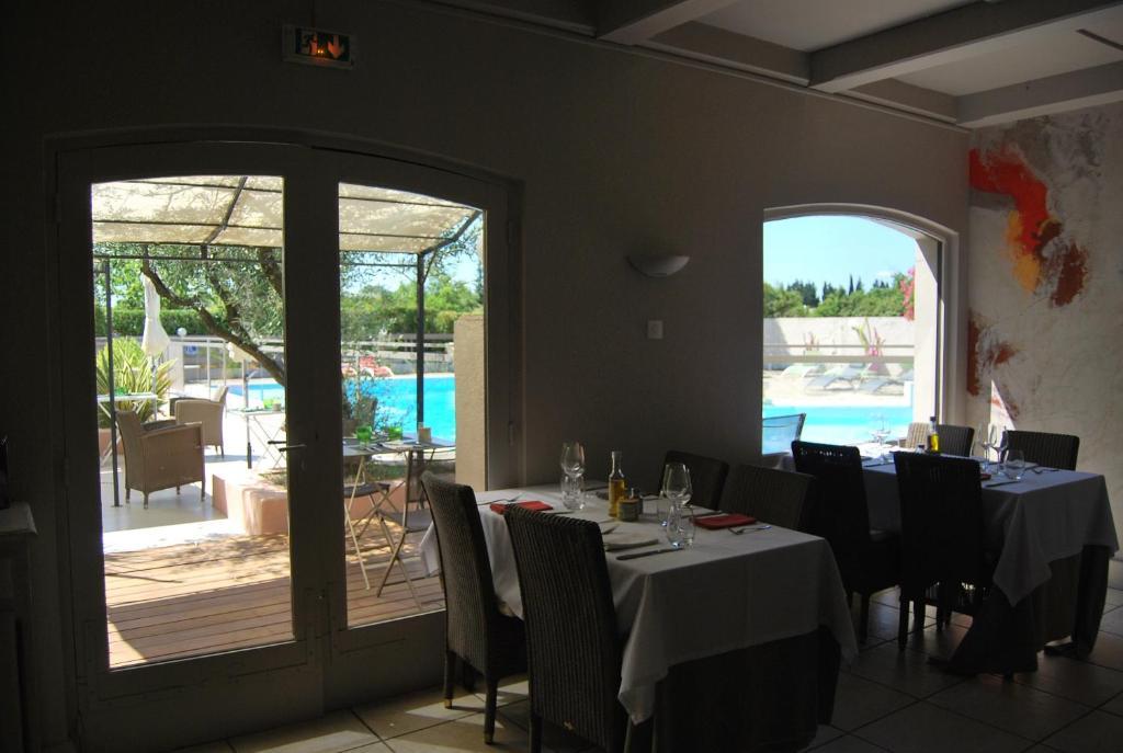 Logis Hotel Restaurant Les Aubuns Caissargues Buitenkant foto
