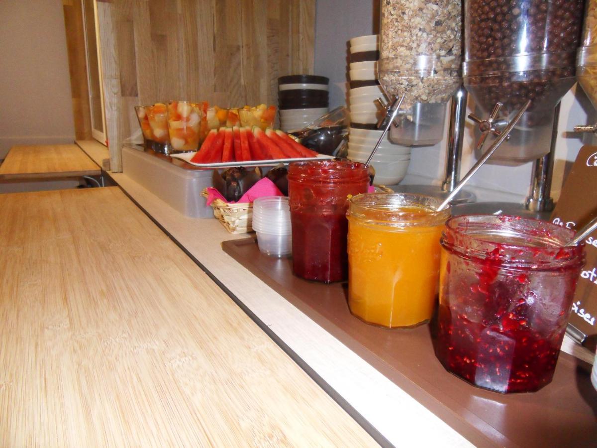 Logis Hotel Restaurant Les Aubuns Caissargues Buitenkant foto