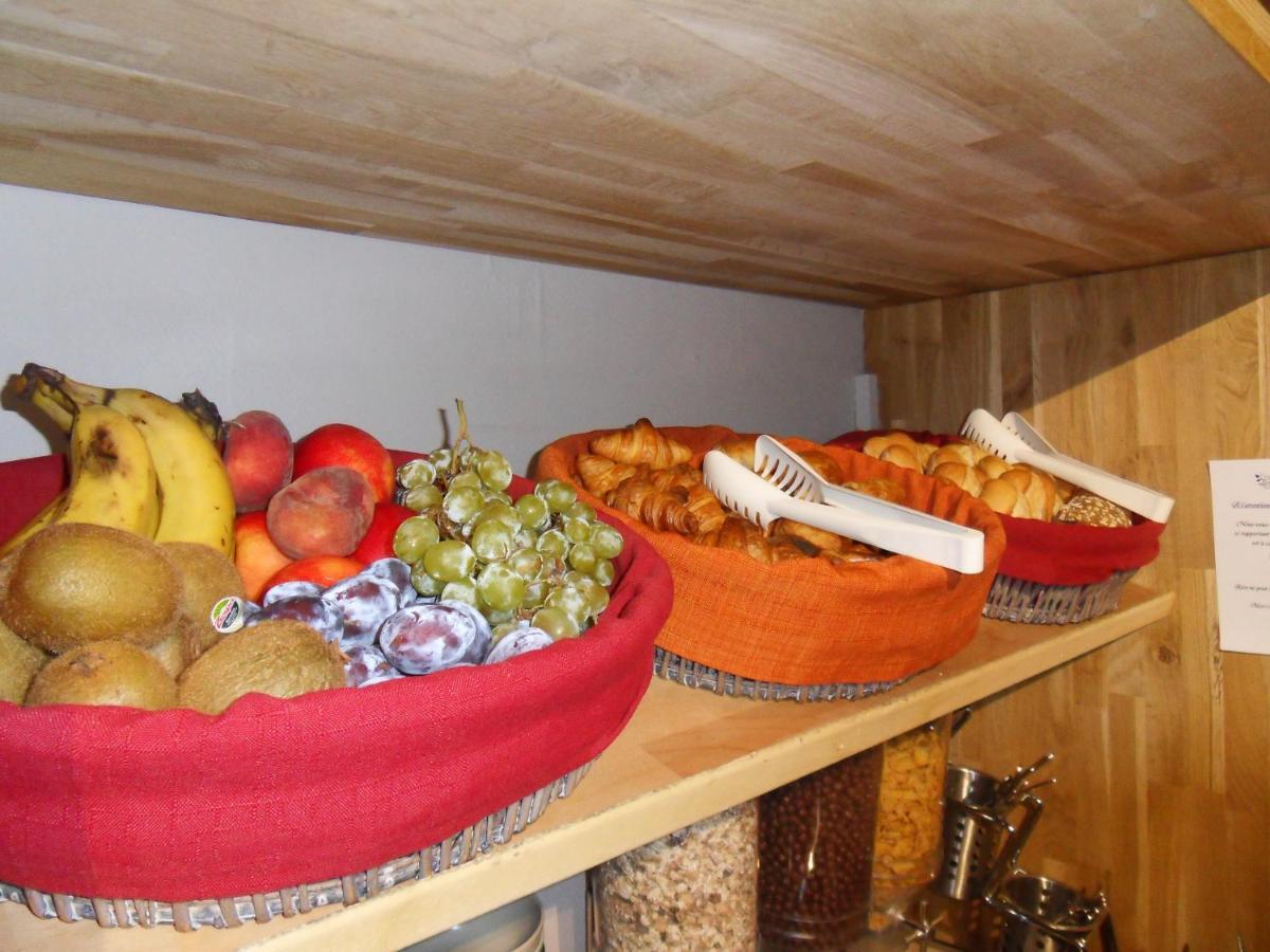 Logis Hotel Restaurant Les Aubuns Caissargues Buitenkant foto