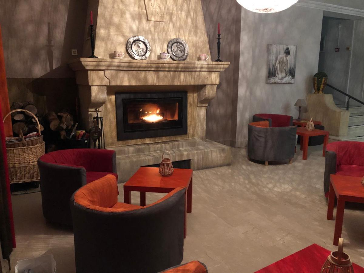 Logis Hotel Restaurant Les Aubuns Caissargues Buitenkant foto
