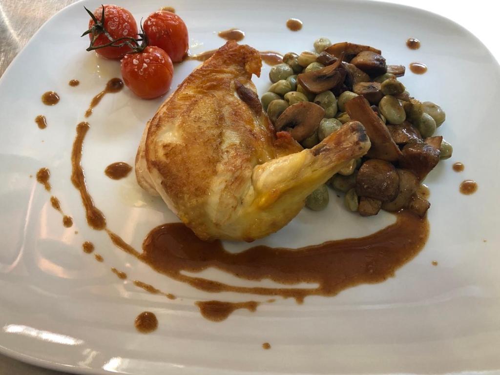 Logis Hotel Restaurant Les Aubuns Caissargues Buitenkant foto