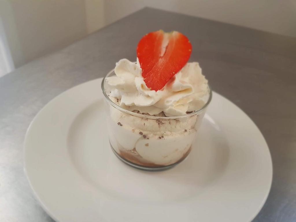 Logis Hotel Restaurant Les Aubuns Caissargues Buitenkant foto